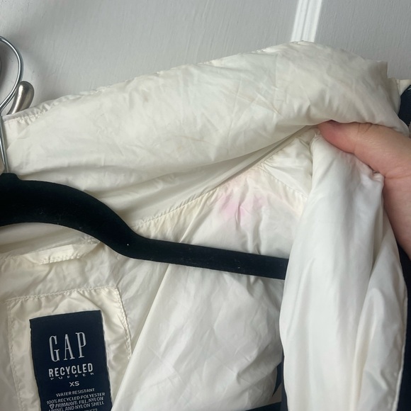 GAP Women's Ivory Quilted Vest - Picture 4 of 7